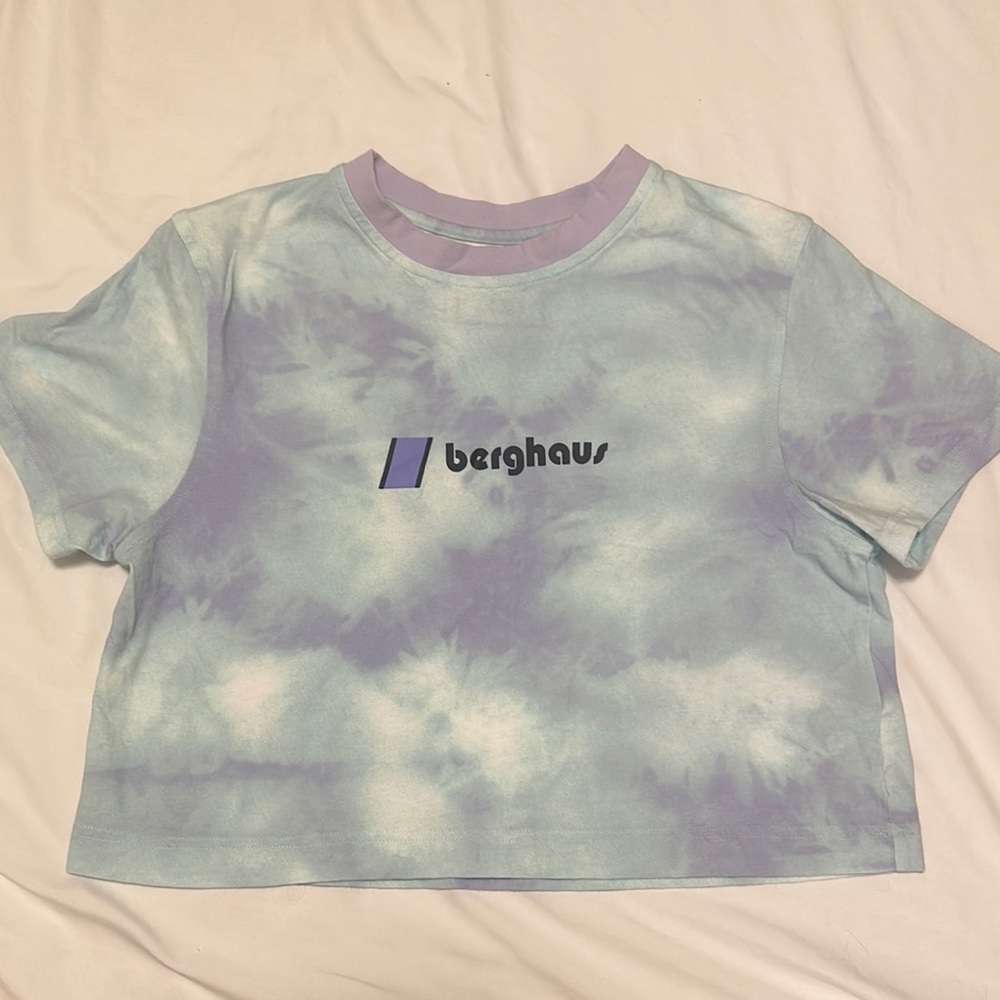 3/$30 Berghaus tie dye cropped tshirt medium